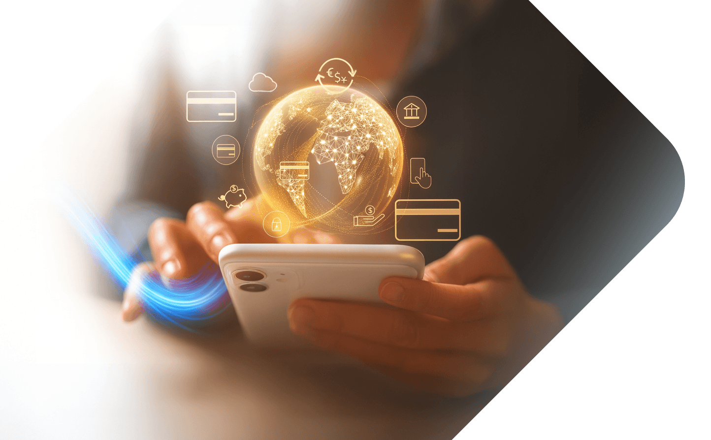 Smartfon w dłoni z hologramem globu i ikonami płatności, symbol cyfrowych usług finansowych, fintech i globalnych transakcji online.